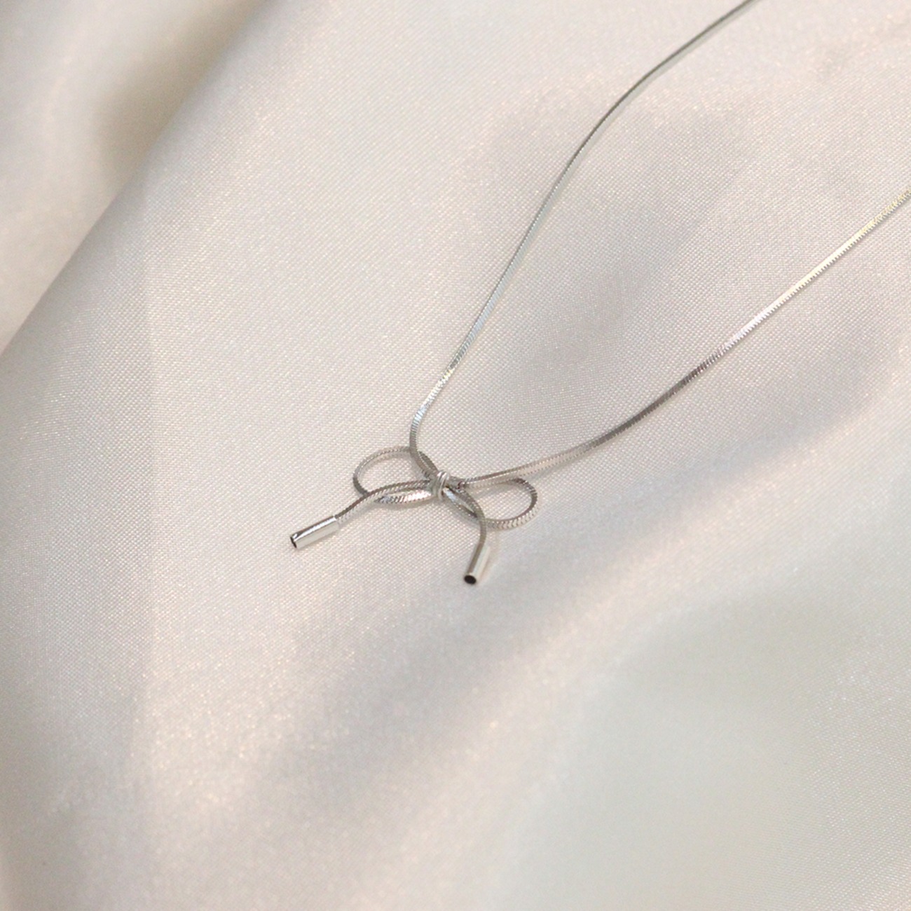 벨라블랙 러브 노트 체인 목걸이 Love Knot Chain Necklace sliver925
