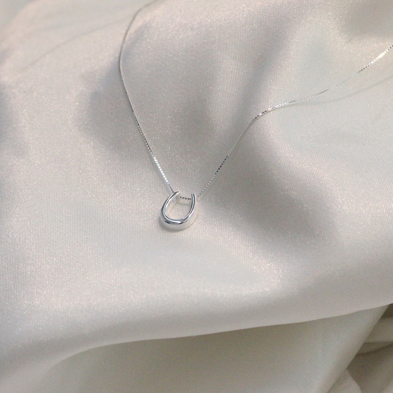벨라블랙 호스슈 목걸이 Horseshoe Necklace sliver925