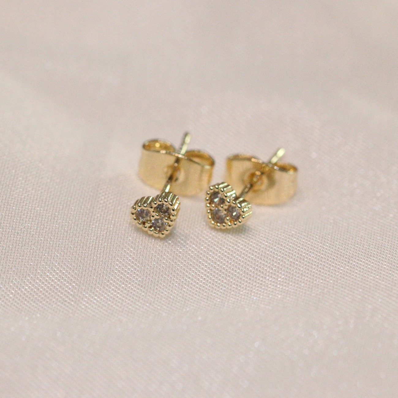벨라블랙 디마인 하트 귀걸이 Divine heart earrings