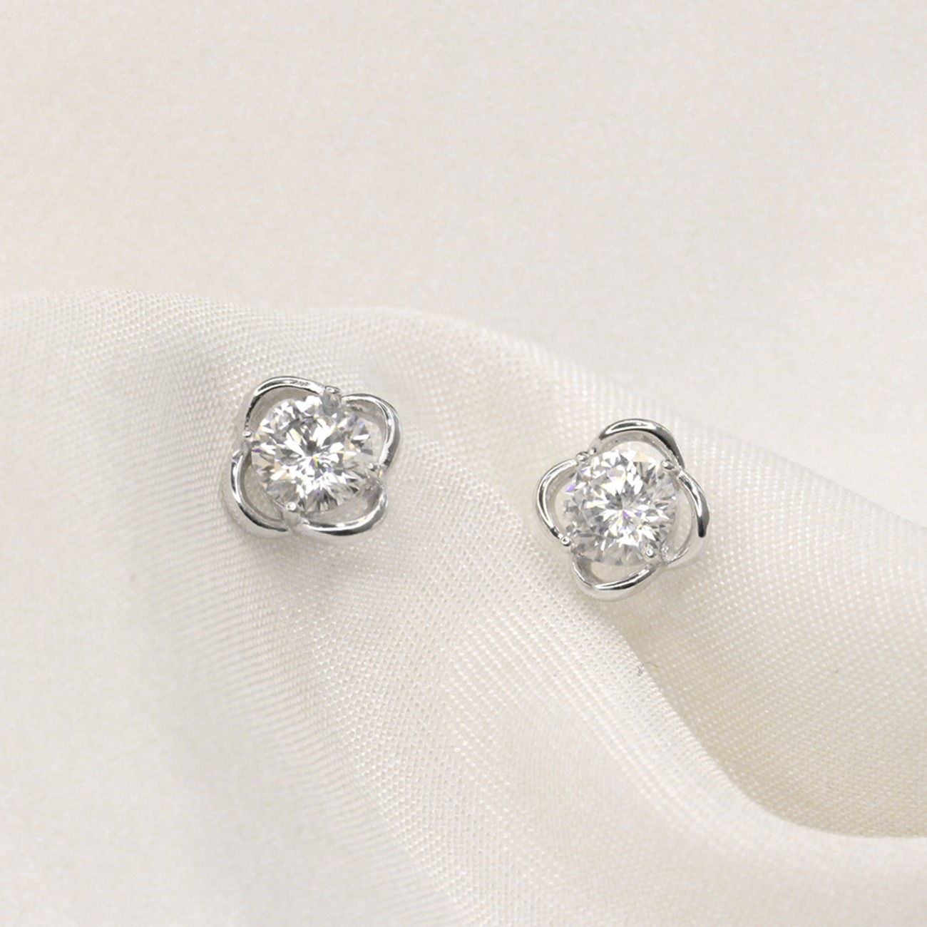 벨라블랙 듀 플로어 귀걸이 Dew Fleur Earrings