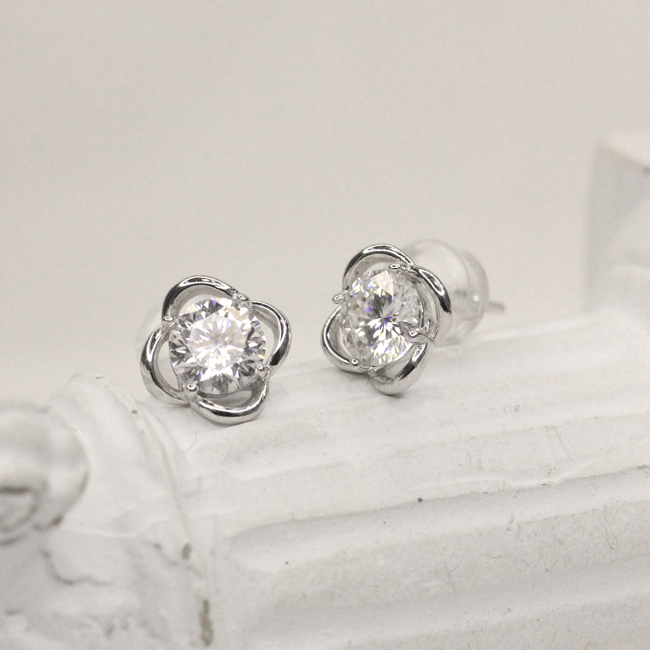 벨라블랙 듀 플로어 귀걸이 Dew Fleur Earrings
